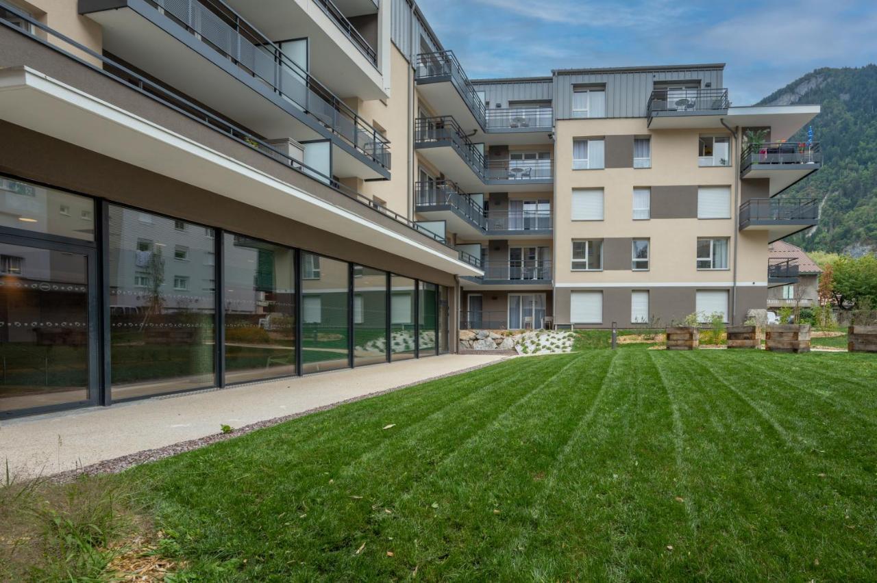 Aparthotel Domitys L'Horologia Cluses Esterno foto