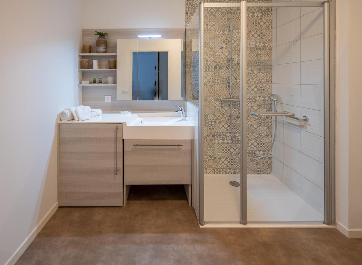 Aparthotel Domitys L'Horologia Cluses Esterno foto